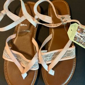 Light Pink Tom’s sandals, never used.sz 8
